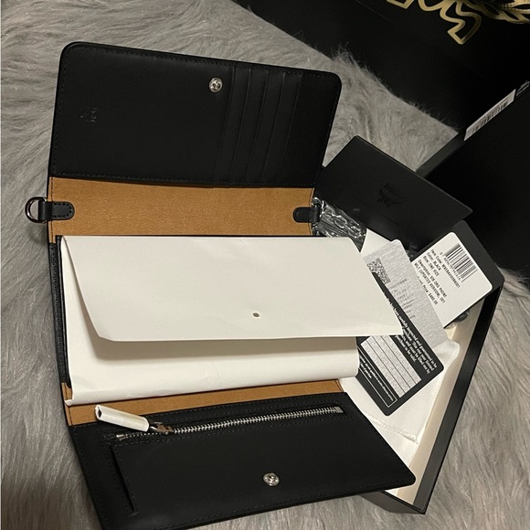 100% AUTHENTIC MCM Visetos Chain Wallet Crossbody Black - Picture 5 of 6